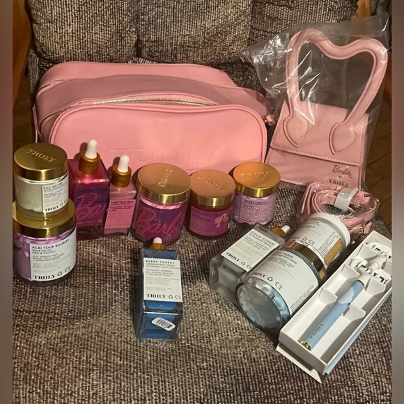 New Truly Beauty Barbie bundle shave set and more!! Please read description! - Picture 3 of 9